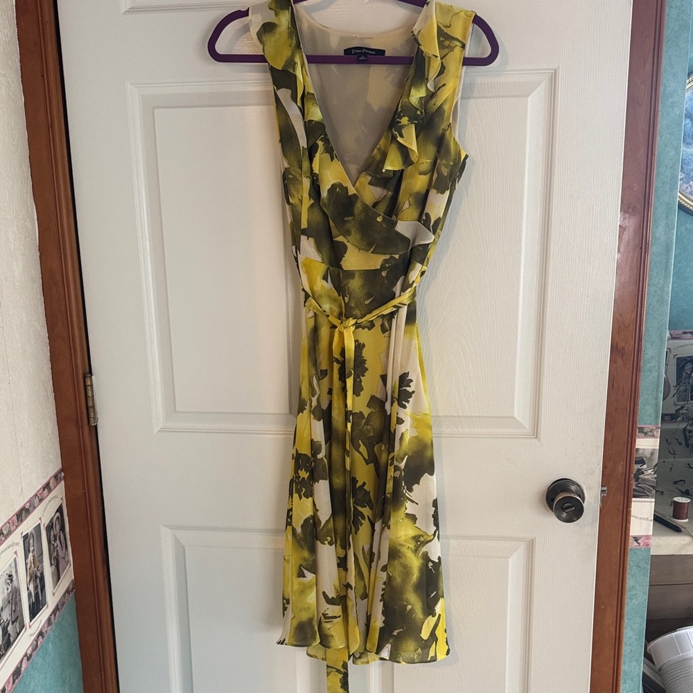 NWOT Evan-Picone Elegant Yellow and Green Sleeveless Dress